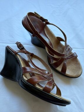Söfft Women’s Brown Leather Strappy Wedge Sandals